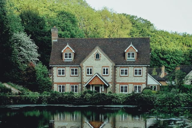 Planning your finances for major life goals like buying a home or retiring comfortably requires smart strategies, disciplined saving, and long-term vision. Learn how to prepare and achieve these milestones confidently.