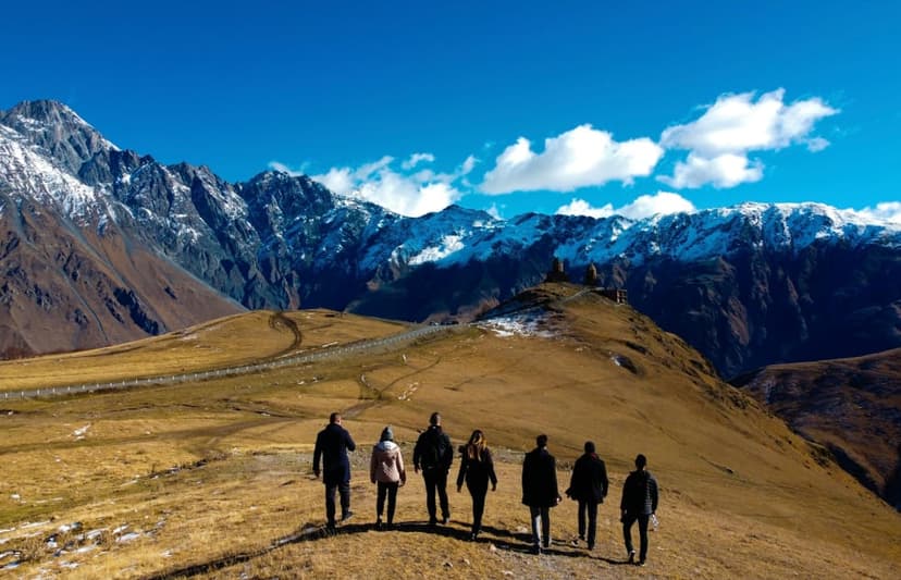 Featured image for Traveling Solo vs Group Travel: Tips for Both