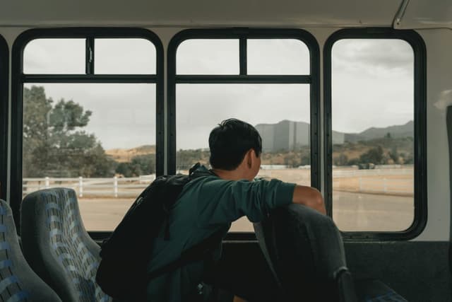 Discover smart strategies to manage your money abroad, from budgeting and payments to avoiding hidden fees and staying financially safe.